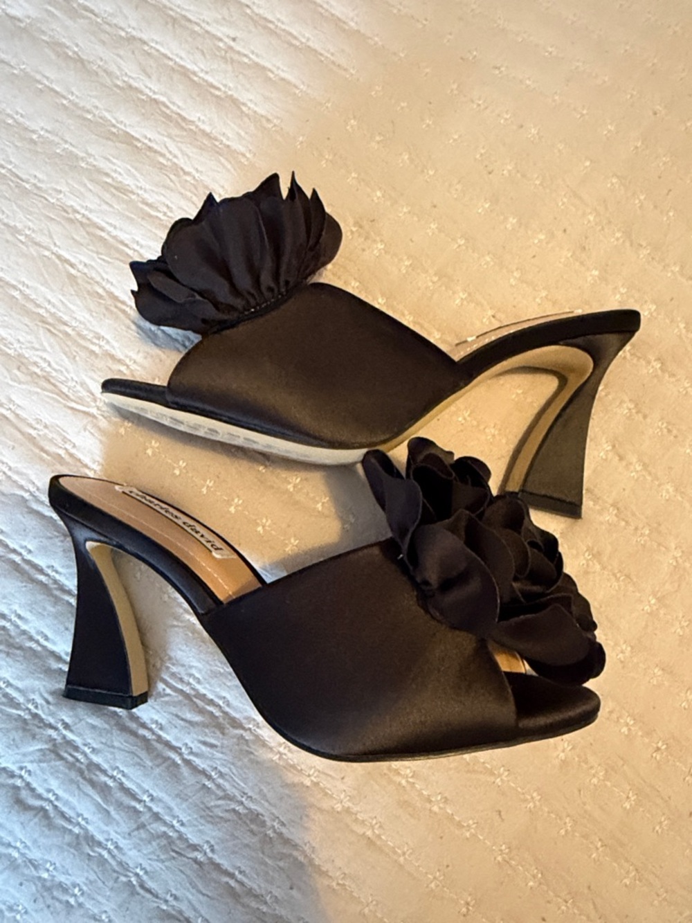 Charles David Black Floral Ruffle Slide Mules - LOVE Sz 7 NWT - Picture 3 of 5